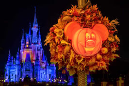 disney-world-magic-kingdom-halloween-decor-WDWHALLOWEEN0822-0b5998f50a00467ca4e25d2bc2e5b8ad